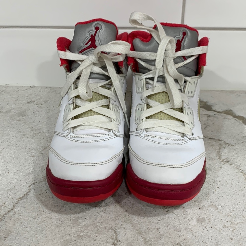 Jordan Retro V size 4Y